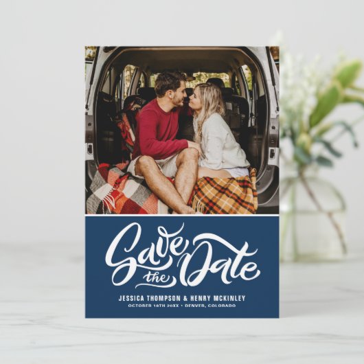 Überlagerung von Navy Blue Whimsical Handschrift F Save The Date (Stehend Vorderseite)