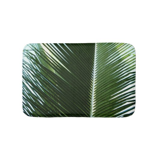 Überlappen von Palm Fronds Tropical Green Abstrakt Badematte (Vorderseite)