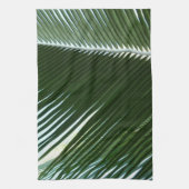 Überlappen von Palm Fronds Tropical Green Abstrakt Geschirrtuch (Vertikal)