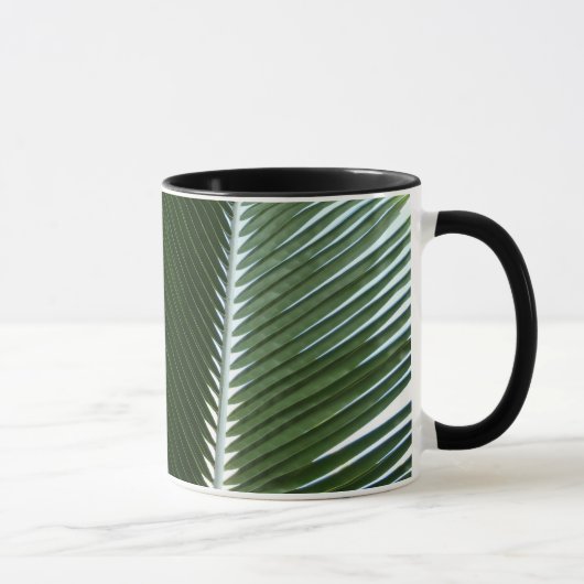Überlappen von Palm Fronds Tropical Green Abstrakt Tasse (Rechts)