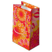 Überlappende Mandala Orange Pink Gelb Kleine Geschenktüte (Rückseite Schrägansicht)