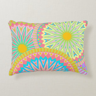 Überlappende Mandala Pink Blau Gelb Mint Lila Dekokissen