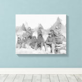 Überlebende Mitglieder der Big Foot Band Leinwanddruck (Insitu (Holzboden))