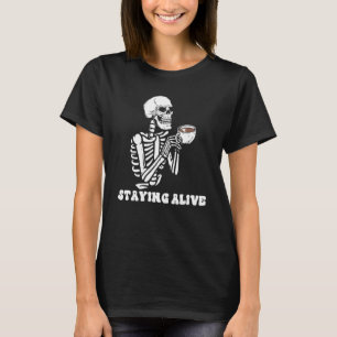 Überlebendes Skelett trinkt Kaffee Lustiges Skelet T-Shirt