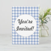 Überprüftes blaues Gingham-Classic-Muster Einladung (Stehend Vorderseite)