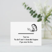 Überqueren der Postkarte mit der Retro-Frau (Stehend Vorderseite)