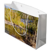 Überqueren des Buffalo River große Geschenktasche Geschenktüte (Rückseite Schrägansicht)