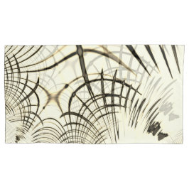 Überquerte, nusenbraune Spuren, heller Hintergrund Kissenbezug