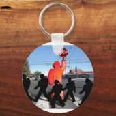 Überquerung der Garde mit Kindern auf der Straße Schlüsselanhänger (Vorderseite)