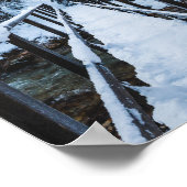 Überquerung des Flusses im Winter Poster (Ecke)