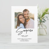 Überraschende Black & White Foto Engagement Party Einladung (Stehend Vorderseite)