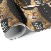 Überraschende Orangenkatze mit einem lustigen Blac Geschenkpapier (Rolleneckpunkt)