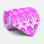Überraschende Tiki-Masken - Magenta auf Weiß Krawatte (Gerollt)