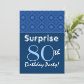 ÜBERRASCHENDES 80. Geburtstag Blaues Diamantmuster Einladung (Stehend Vorderseite)