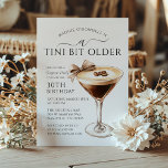 ÜBERRASCHENDES PARTY A Tini Bit Älterer Martini 30 Einladung<br><div class="desc">Elegantes und elegantes Design für eine erfrischende Überraschung Geburtstagsfeier mit einem Espressomartini. Ein hübscher und feminininer Bogen fügt eine festliche Touch hinzu.</div>