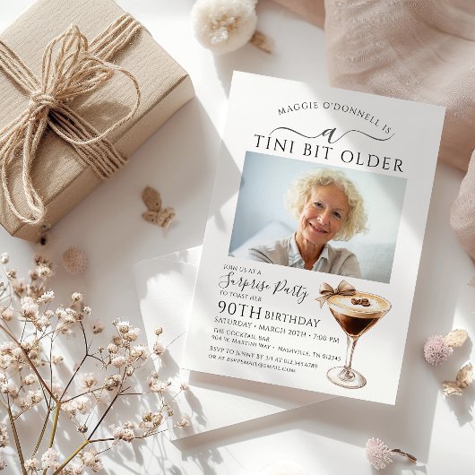 ÜBERRASCHENDES PARTY A Tini Bit Älterer Martini 90 Einladung