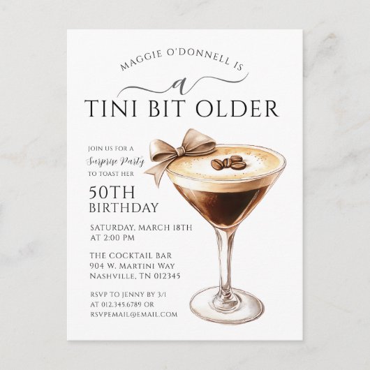 ÜBERRASCHENDES PARTY Tini Bit Älterer Martini 50. Einladungspostkarte (Vorderseite)