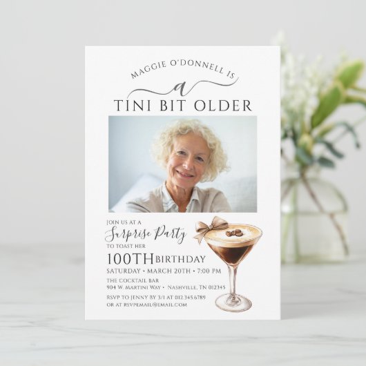 ÜBERRASCHENDES PARTY Tini Bit Older Martini 100. Einladung (Stehend Vorderseite)