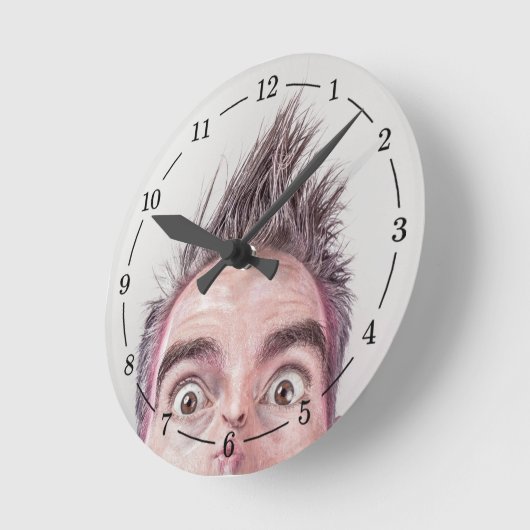 Überraschendes sonniges Gesicht Runde Wanduhr (Winkel)