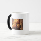 Überraschte Katzen-verwandelnde Tasse (Vorderseite Links)