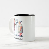 Überraschte Senior vs Evil Scale Zweifarbige Tasse (Vorderseite Links)