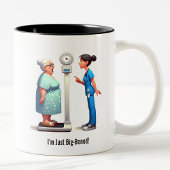 Überraschte Senior vs Evil Scale Zweifarbige Tasse