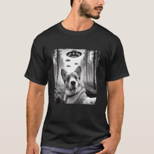 Überraschter Corgi-Hund macht Selfie mit UFOs Kind T-Shirt