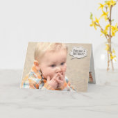 Überraschter kleiner Junge zum verspäteten Geburts Karte (Gelbe Blume)