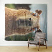 Überraschtes Capybara-Nah-Up Wandteppich (Beispiel (Horizontal))