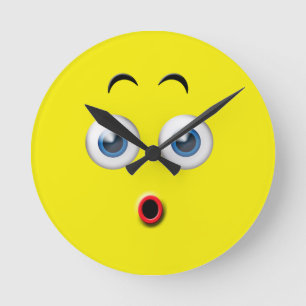 Überraschtes Emoji Runde Wanduhr