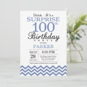 Überraschung 100. Geburtstag Blau Zickzack Einladung (Stehend Vorderseite)
