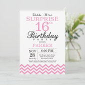 Überraschung 16. Geburtstag Einladung Pink Zickzac (Stehend Vorderseite)