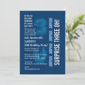 ÜBERRASCHUNG 30. Modern Birthday Blue White DREE O Einladung (Stehend Vorderseite)