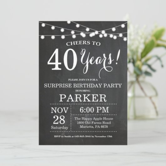 Überraschung 40. Geburtstag Einladung Chalkboard (Stehend Vorderseite)
