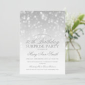 Überraschung 50. Geburtstag Silver Bokeh Glühbirne Einladung (Stehend Vorderseite)