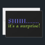 Überraschung 50. Geburtstagsparty Einladung<br><div class="desc">Sie ist eine Überraschung Geburtstagsfeier in modernem Schwarz,  Blau,  Grün und Weiß. Es handelt sich um ein zeitgenössisches Design mit kühlem whimsikalischem Stil. Geeignet für alle Geschlechter und Altersgruppen.</div>