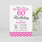 Überraschung 60. Geburtstag Einladung Hot Pink Zic (Stehend Vorderseite)