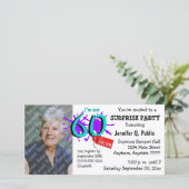 Überraschung 60. Geburtstagsparty Foto Einladung (Stehend Vorderseite)