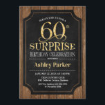 Überraschung 60. Geburtstagsparty - Holz Gold Einladung<br><div class="desc">Rustikale Überraschung 60. Geburtstag Feier Einladung. Elegantes Design in Schwarz und Imitat Glitzer Gold und dunkelbraunes Holzmuster. Funktioniert mit elegantem Script-Schriftart. Nachricht,  wenn Sie weitere Anpassungen benötigen.</div>