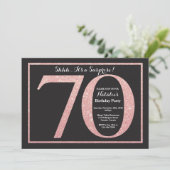 Überraschung 70. Geburtstag Rose Pink Gold Glitzer Einladung (Stehend Vorderseite)