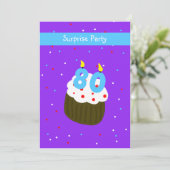 Überraschung 80. Geburtstagsparty Einladung Cupcak (Stehend Vorderseite)