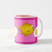 Überraschung der Cartoonfische und des Zweifarbige Tasse (VorderseiteRechts)