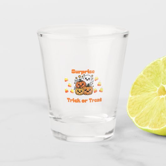 Überraschung Streich oder Süßigkeit auf einem Schn Schnapsglas (Vorderseite)