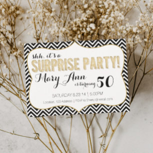 Überraschungsparty Schwarz und Gold Chevron Einladung