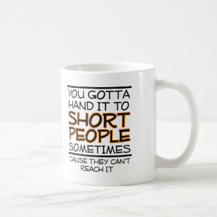 Überreiche es den kleinen Leuten Lustiger Becher Kaffeetasse