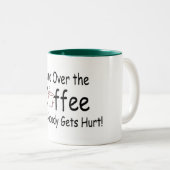 Überreichen Sie den Kaffee und niemand erhält Zweifarbige Tasse (VorderseiteRechts)