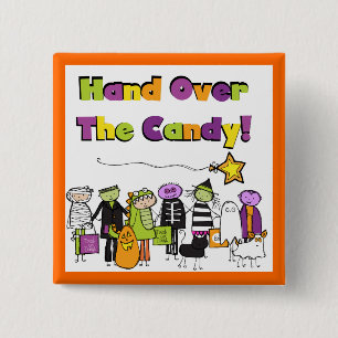 Überreichen Sie die Süßigkeits-Halloweent-shirts u Button
