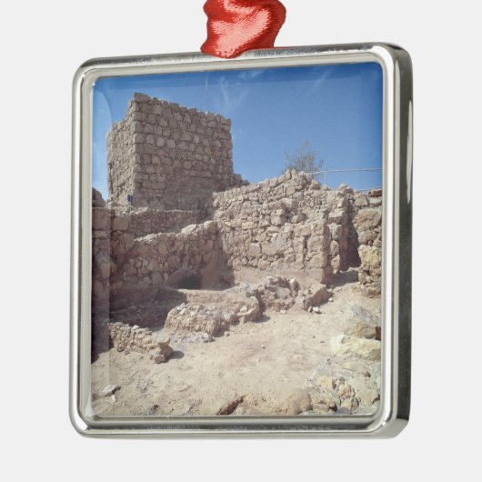 Überreste des Festungspalastes Silbernes Ornament (Links)