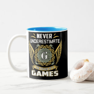 Uberschätze niemals die Macht eines Spiels Zweifarbige Tasse