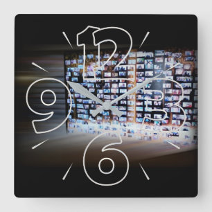 Überschreiten von Online-Grenzen Quadratische Wanduhr